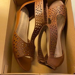 New Clark’s Abagail Ruby leather sandals sz 7